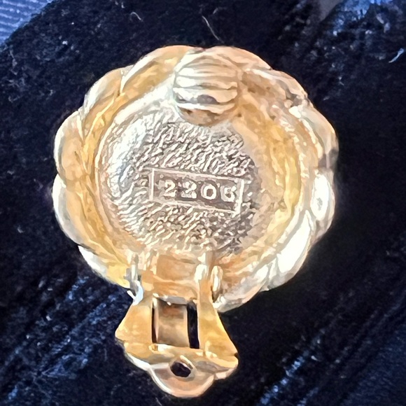 SALE!!! :) CHANEL Authentic Clip on Earrings - Picture 7 of 9